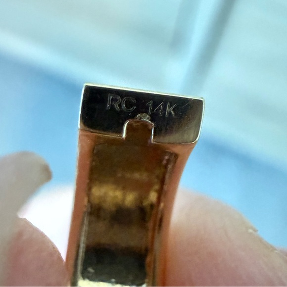 Ring Concierge Medium Fluted Hoops Gold - Picture 6 of 6